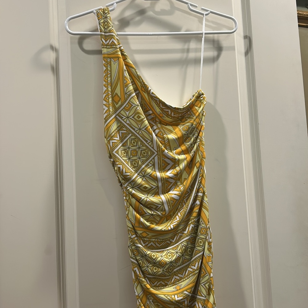 OLIVACEOUS one shoulder BodyCon ruched lined Mini dress size M yellow orange
